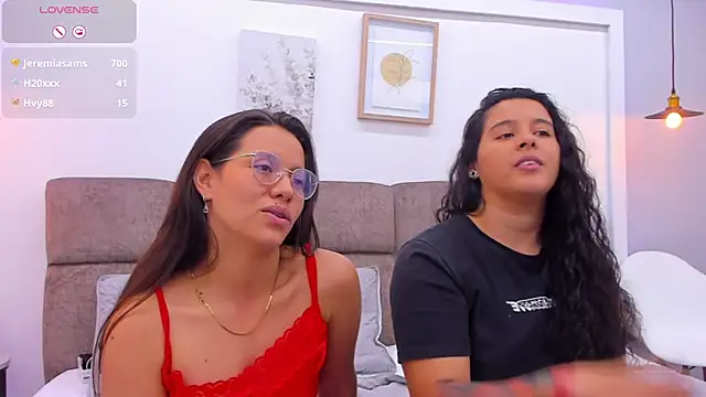 Snapshot of Dilan_y_Mia chatting on 02-11-25, 06:01 Dilan y Mia online show from 02-11-25, 06:01