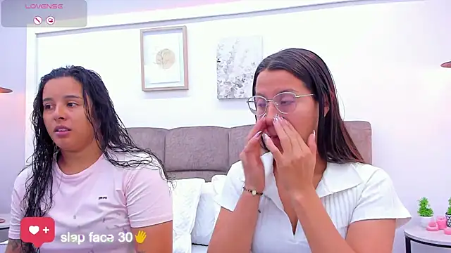 Snapshot of Dilan_y_Mia chatting on 03-15-25, 12:34 Dilan y Mia online show from 03-15-25, 12:34