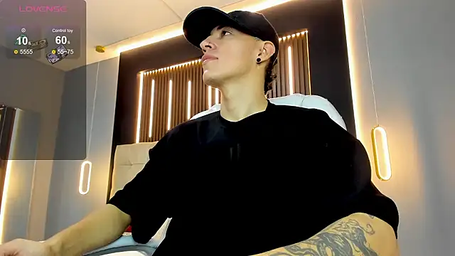 Lobo 17  online show from 03-08-26, 02:48