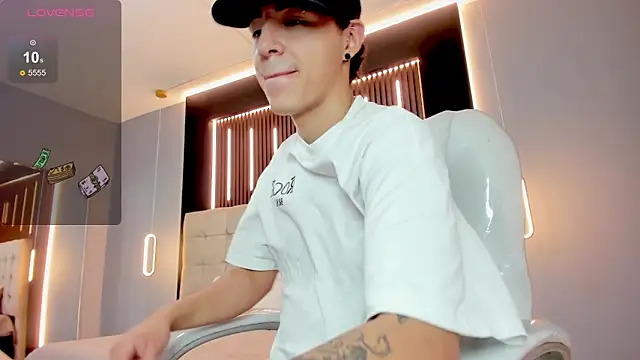 Lobo 17  online show from 04-29-26, 03:43