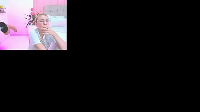 Snapshot of Annaraquel_ chatting on 10-10-25, 02:32 Annaraquel  online show from 10-10-25, 02:32