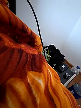 Snapshot of KarlosCarutox chatting on 10-05-25, 09:07 KarlosCarutox online show from 10-05-25, 09:07