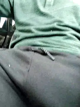 Snapshot of QcMisterv13 chatting on 10-29-25, 07:37 QcMisterv13 online show from 10-29-25, 07:37