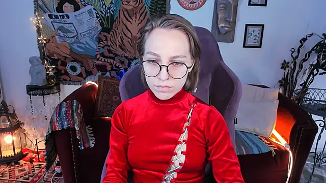 Snapshot of AphexQueen chatting on 12-26-24, 03:20 AphexQueen online show from 12-26-24, 03:20