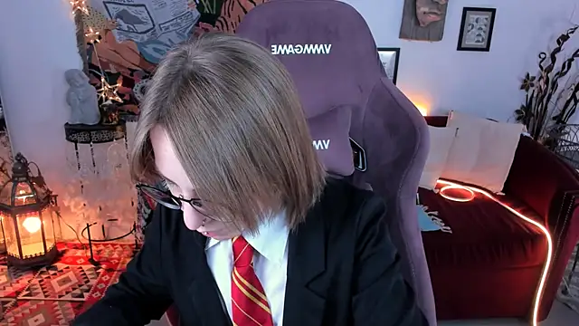 Snapshot of AphexQueen chatting on 01-20-25, 09:13 AphexQueen online show from 01-20-25, 09:13