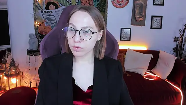 Snapshot of AphexQueen chatting on 01-23-25, 01:13 AphexQueen online show from 01-23-25, 01:13