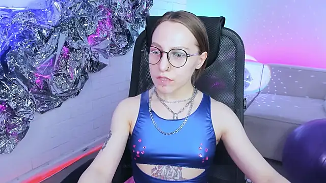 Snapshot of AphexQueen chatting on 01-26-25, 07:31 AphexQueen online show from 01-26-25, 07:31