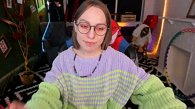 Snapshot of AphexQueen chatting on 02-19-25, 04:11 AphexQueen online show from 02-19-25, 04:11