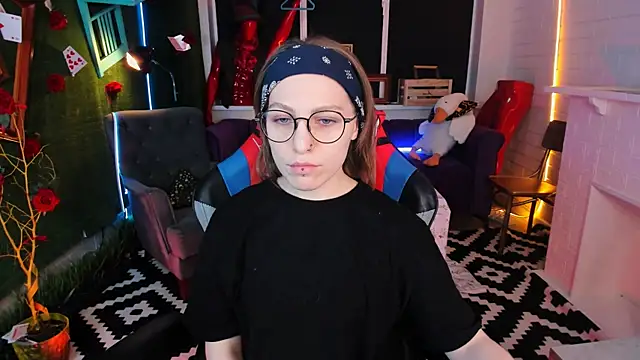 Snapshot of AphexQueen chatting on 03-13-25, 03:50 AphexQueen online show from 03-13-25, 03:50