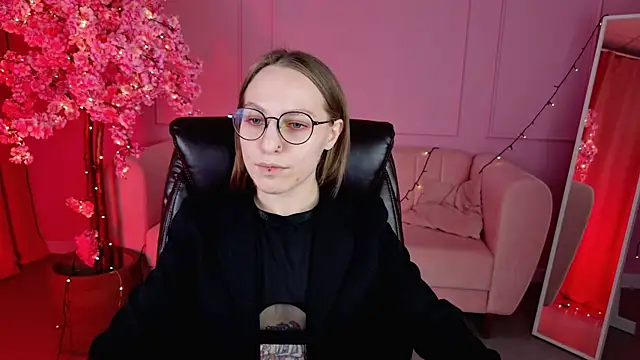 Snapshot of AphexQueen chatting on 03-14-25, 04:19 AphexQueen online show from 03-14-25, 04:19