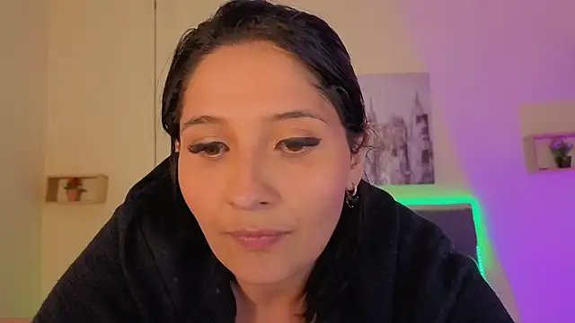 Snapshot of emily_leinner chatting on 05-12-26, 12:19 emily leinner online show from 05-12-26, 12:19