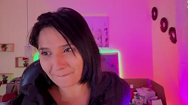 Snapshot of emily_leinner chatting on 05-29-26, 01:03 emily leinner online show from 05-29-26, 01:03