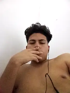 Snapshot of juanpr_1-15 chatting on 11-15-25, 05:27 juanpr 1-15 online show from 11-15-25, 05:27