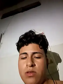 Snapshot of juanpr_1-15 chatting on 11-21-25, 11:36 juanpr 1-15 online show from 11-21-25, 11:36