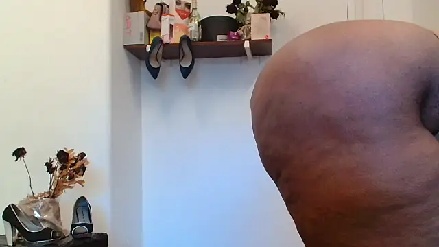 Snapshot of xTALLSEXYBUMx chatting on 09-17-25, 06:04 xTALLSEXYBUMx online show from 09-17-25, 06:04