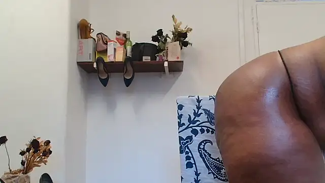 Snapshot of xTALLSEXYBUMx chatting on 09-29-25, 04:50 xTALLSEXYBUMx online show from 09-29-25, 04:50