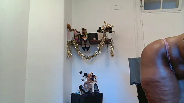 Snapshot of xTALLSEXYBUMx chatting on 11-19-25, 05:40 xTALLSEXYBUMx online show from 11-19-25, 05:40