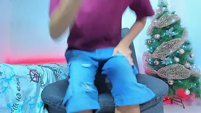 Snapshot of maxowens_oficial chatting on 12-15-24, 11:20 maxowens oficial online show from 12-15-24, 11:20