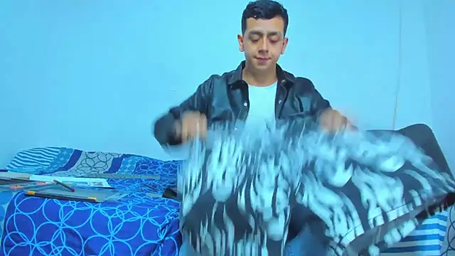 Snapshot of maxowens_oficial chatting on 12-31-24, 11:39 maxowens oficial online show from 12-31-24, 11:39