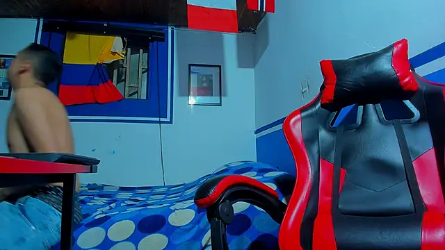 Snapshot of maxowens_oficial chatting on 03-07-26, 08:17 maxowens oficial online show from 03-07-26, 08:17