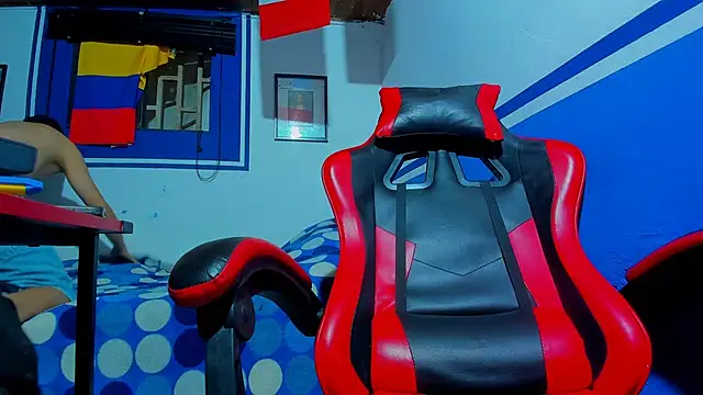 Snapshot of maxowens_oficial chatting on 03-14-26, 08:25 maxowens oficial online show from 03-14-26, 08:25