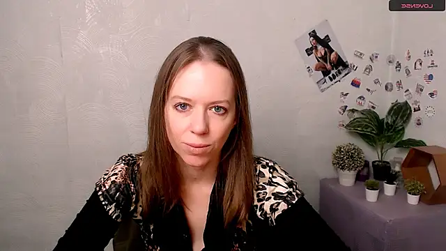 Snapshot of GloriaSi_ chatting on 12-05-25, 05:38 GloriaSi online show from 12-05-25, 05:38