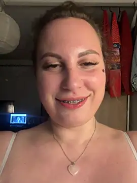 Snapshot of Yanacool007 chatting on 12-12-24, 09:26 Yanacool007 online show from 12-12-24, 09:26