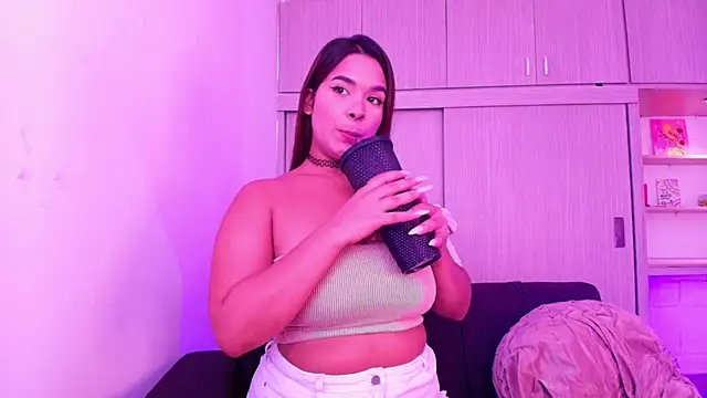 Snapshot of Shenoa1 chatting on 03-12-25, 07:06 Shenoa1 online show from 03-12-25, 07:06