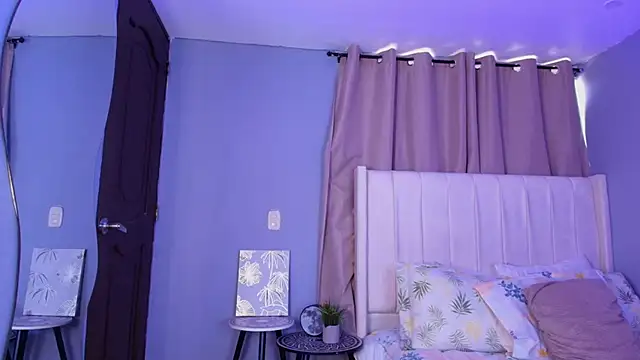 Snapshot of Shenoa1 chatting on 11-03-25, 12:50 Shenoa1 online show from 11-03-25, 12:50