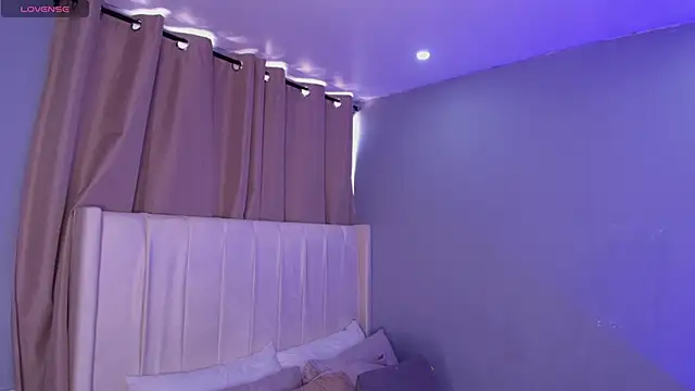 Snapshot of Shenoa1 chatting on 11-11-25, 02:39 Shenoa1 online show from 11-11-25, 02:39