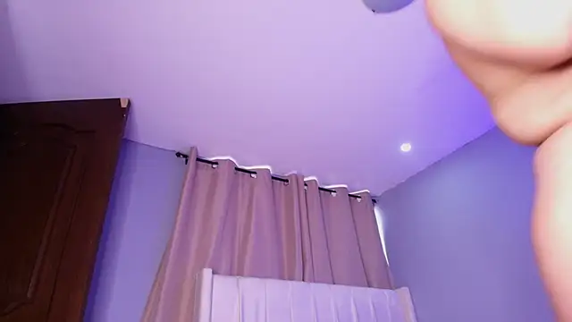 Snapshot of Shenoa1 chatting on 11-13-25, 11:53 Shenoa1 online show from 11-13-25, 11:53