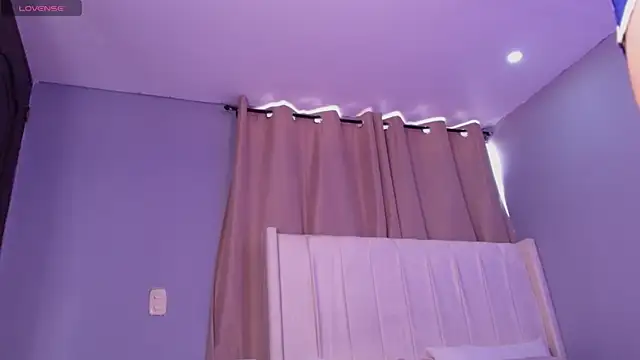 Snapshot of Shenoa1 chatting on 11-15-25, 01:29 Shenoa1 online show from 11-15-25, 01:29