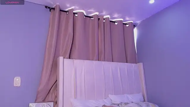 Snapshot of Shenoa1 chatting on 11-16-25, 02:11 Shenoa1 online show from 11-16-25, 02:11