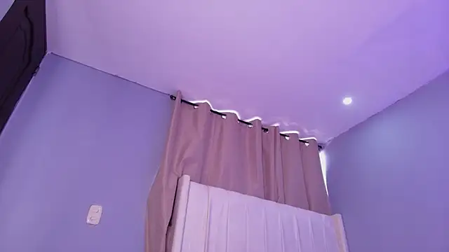 Snapshot of Shenoa1 chatting on 11-18-25, 12:09 Shenoa1 online show from 11-18-25, 12:09