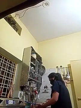 heenage online show from 02-15-25, 04:12