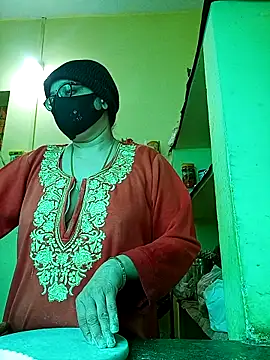 Snapshot of heenage chatting on 12-23-25, 05:27 heenage online show from 12-23-25, 05:27