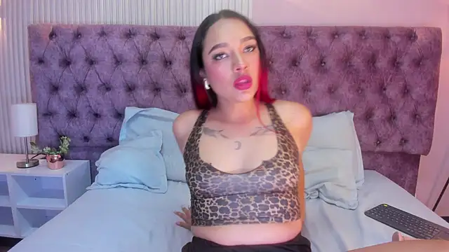 Snapshot of EMILYY_FOXY chatting on 02-11-25, 07:38 EMILYY FOXY online show from 02-11-25, 07:38