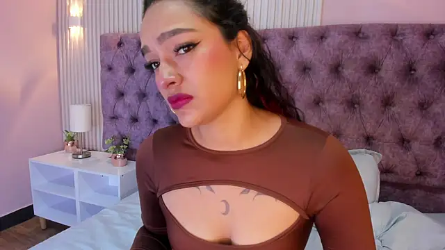 Snapshot of EMILYY_FOXY chatting on 02-23-25, 07:38 EMILYY FOXY online show from 02-23-25, 07:38