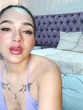 Snapshot of EMILYY_FOXY chatting on 09-26-25, 08:02 EMILYY FOXY online show from 09-26-25, 08:02