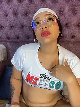EMILYY FOXY online show from 06-01-26, 07:04