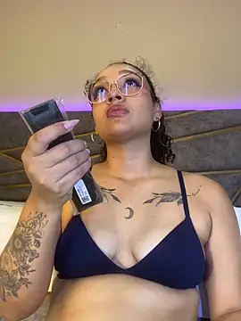 EMILYY FOXY online show from 06-04-26, 07:42