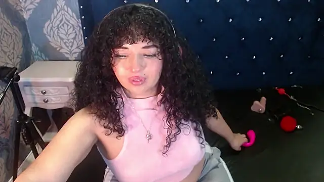 Sofiacowperx online show from 05-26-26, 01:07