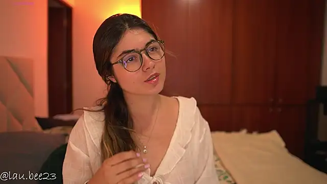 Lau Bee online show from 07-18-26, 07:06