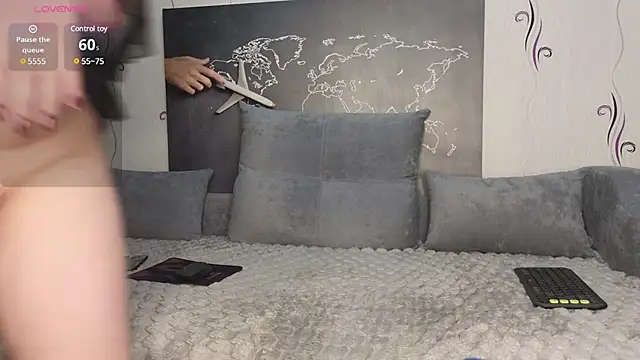 Snapshot of Secret-Smile chatting on 03-18-25, 09:43 Secret-Smile online show from 03-18-25, 09:43