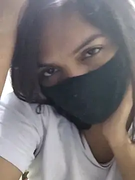 illay love online show from 11-17-25, 04:57