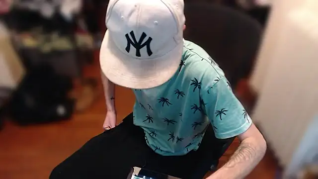 Snapshot of MrKingDick607 chatting on 01-09-26, 07:37 MrKingDick607 online show from 01-09-26, 07:37