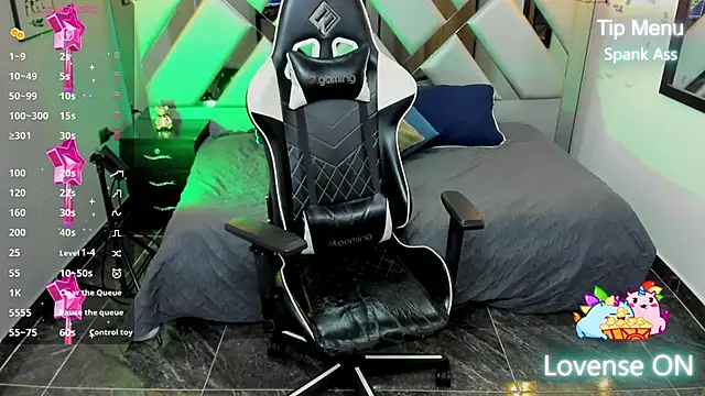 Snapshot of Nahomi-Hill chatting on 02-02-25, 02:17 Nahomi-Hill online show from 02-02-25, 02:17