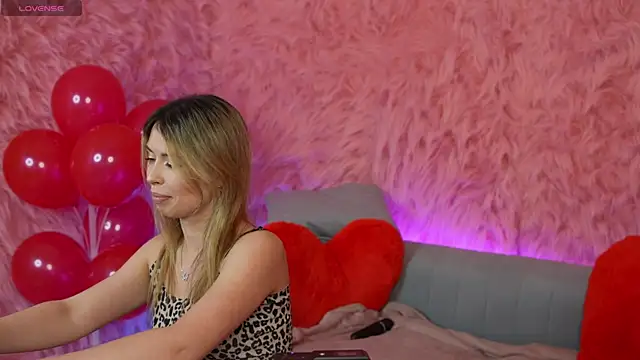 Snapshot of MayaRayy chatting on 02-19-26, 09:00 MayaRayy online show from 02-19-26, 09:00