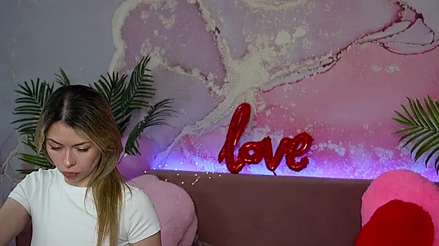 Snapshot of MayaRayy chatting on 02-23-26, 03:48 MayaRayy online show from 02-23-26, 03:48