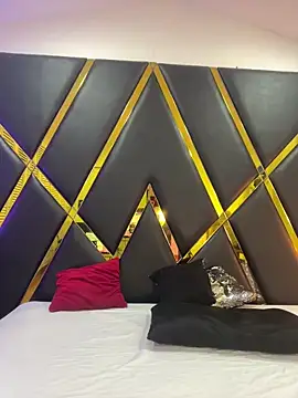 Adel Nesbiit online show from 04-21-26, 07:39